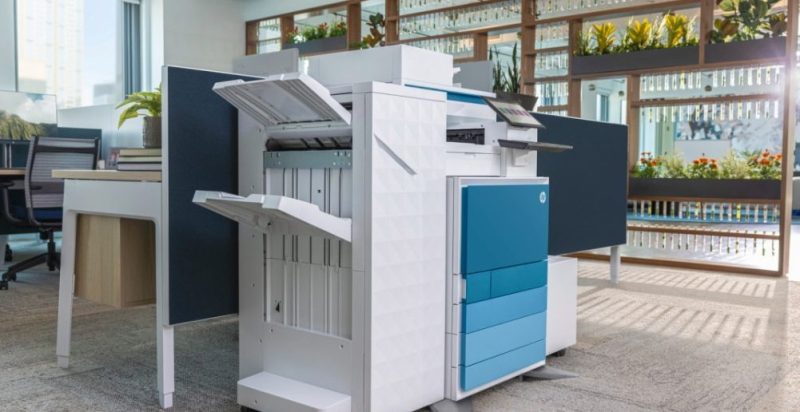 Pelajari bagaimana HP Wolf Security membantu melindungi printer melalui secure boot, firmware protection, monitoring dan kontrol security pada print environment.